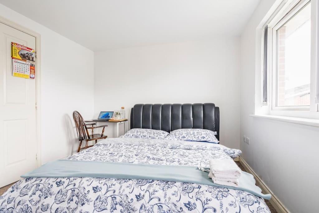 En-Suit Room With Free Dedicated Parking Manchester Exterior foto